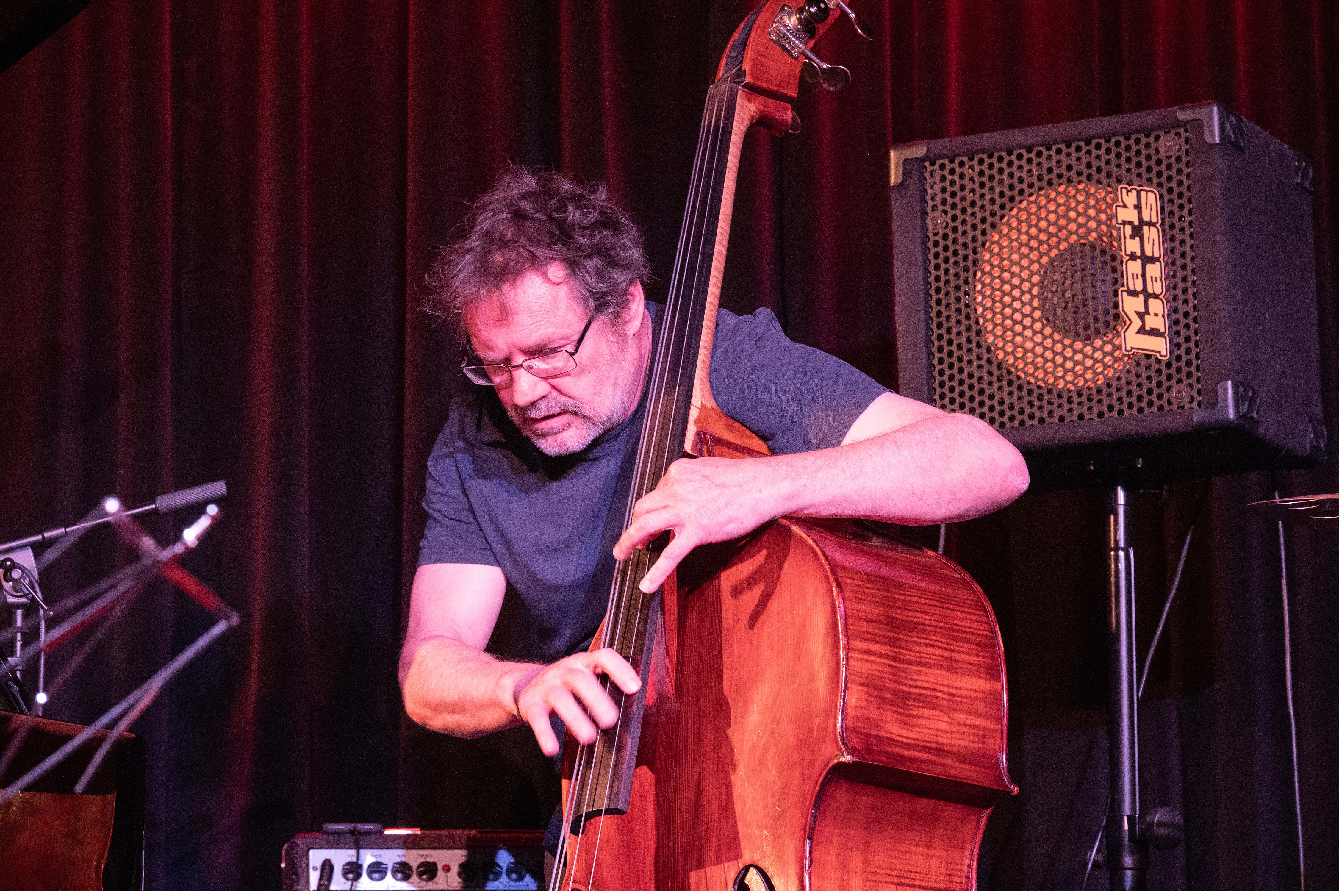 Willi Frauenfelder, Kontrabassist des Immanuel Witschi Jazz Trio